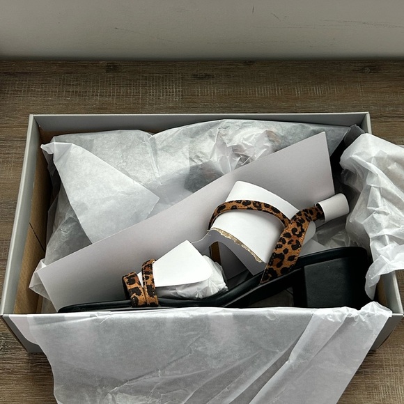 GAP Strappy Block Heel Sandals Size 10 NWT - Picture 6 of 10